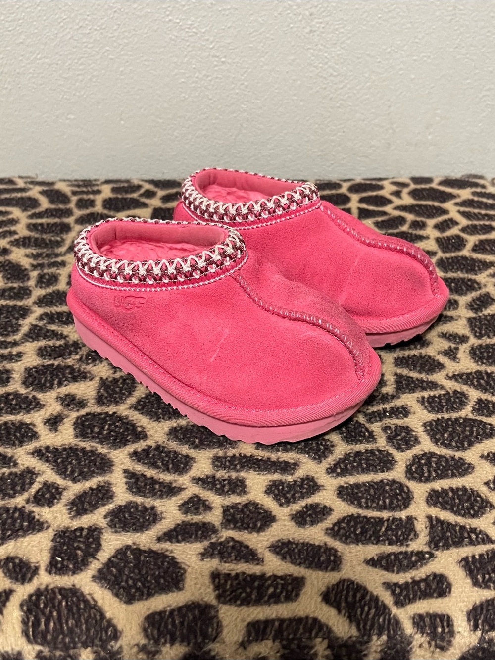 UGG Tazman II Slip On Slipper Shoes Pink Suede Fuzzy Casual Girls 8